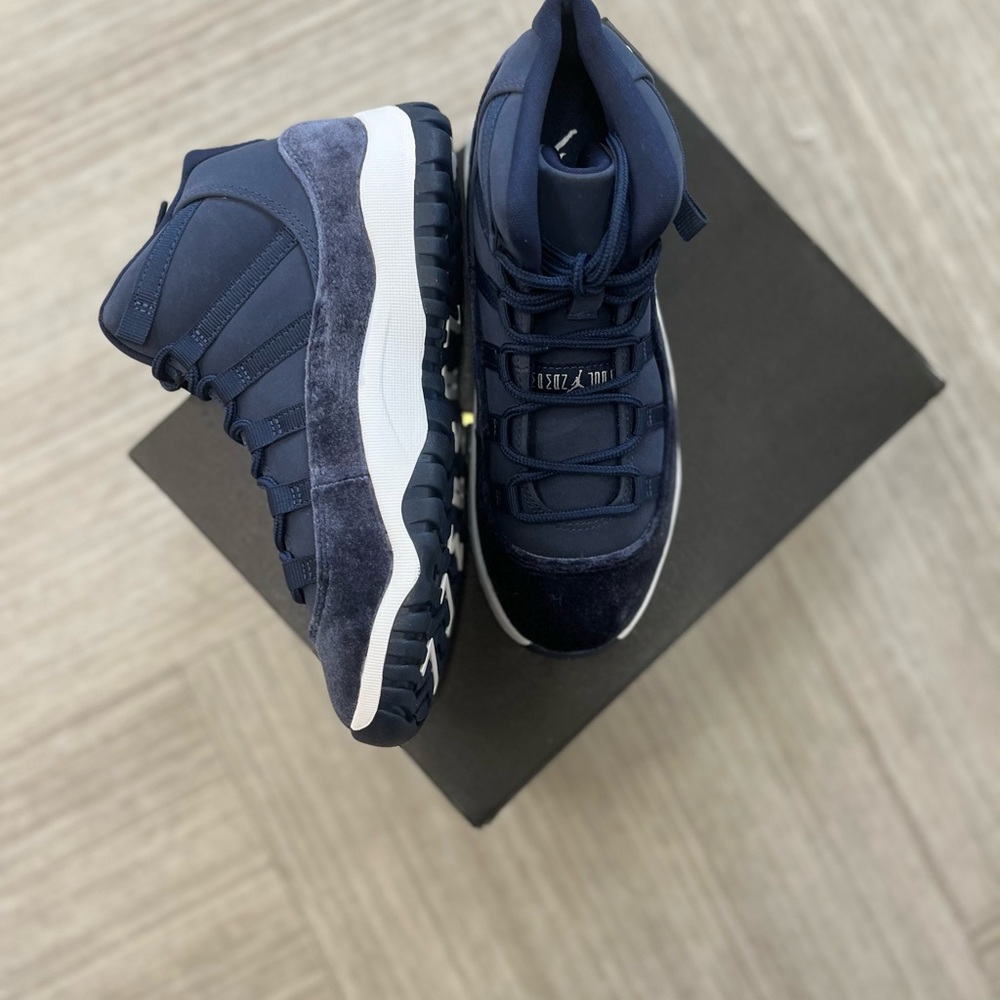 Retro 11 - Picture 5 of 7